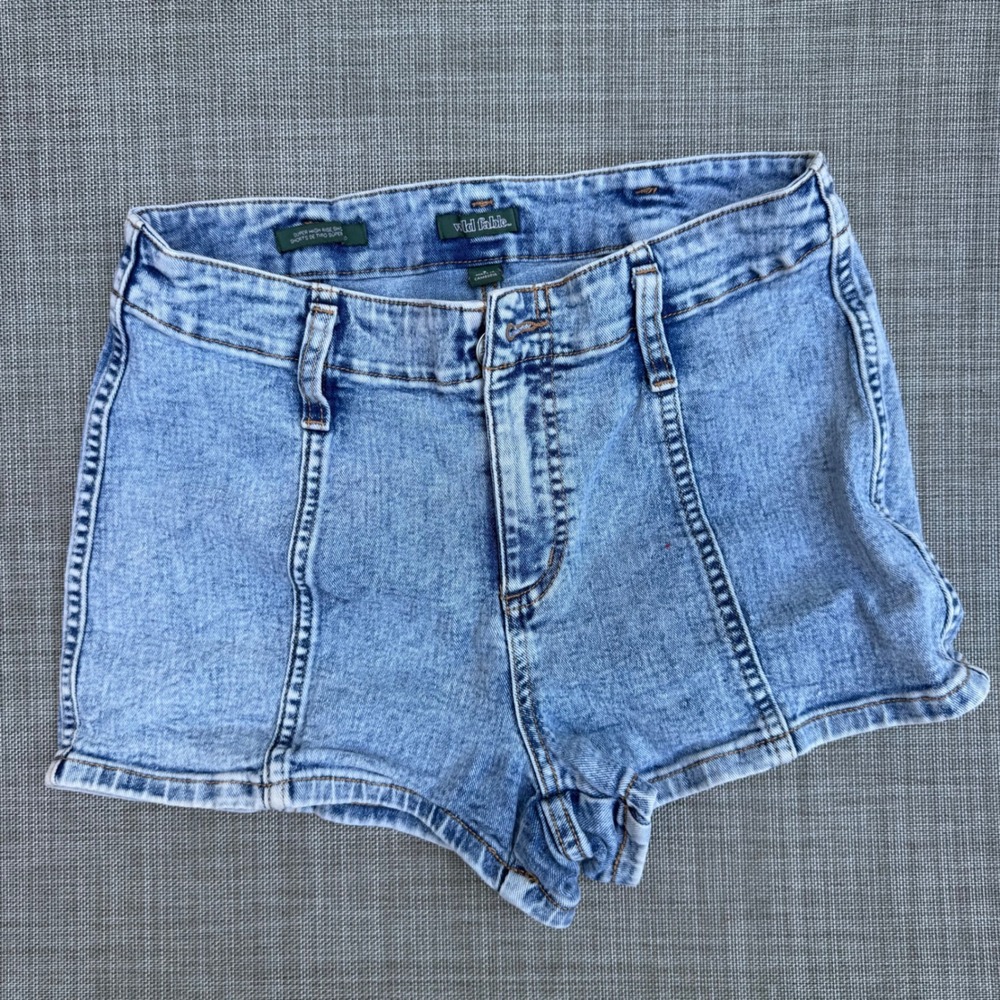 Wild Fable Super High Rise Denim Shorts Light Wash Seamed Front Blue Size 6